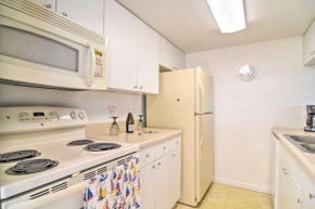 Coastal Madeira Beach Condo - Walk to Gulf!, St Pete Beach
